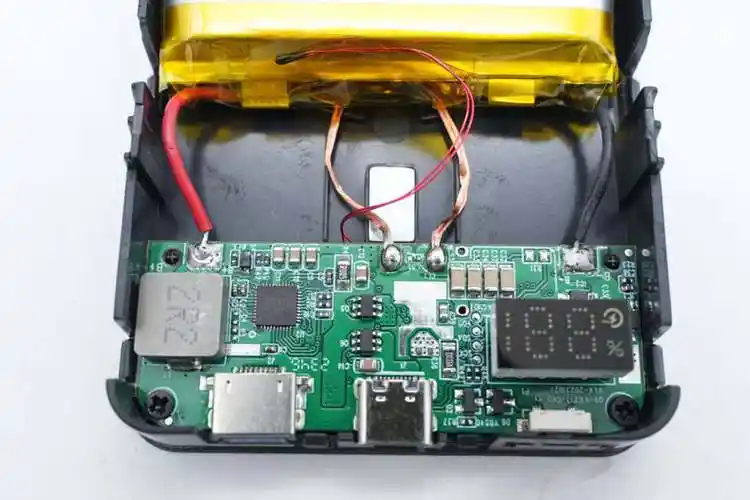 没想到这个品牌还做充电宝,拆解看看做工用料如何