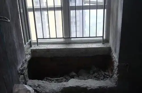 装修这样敲掉飘窗,有没有考虑过其他业主的感受!