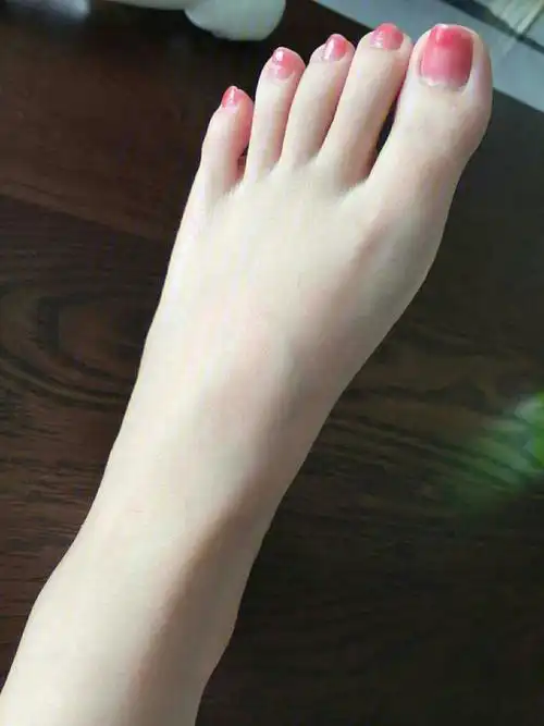 脚嫩的跟初中生一样,这正常吗?