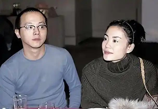 2006年,卓伟爆料窦唯和现任妻子离婚的假新闻.