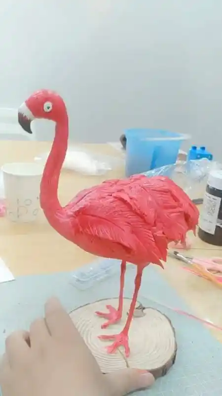 手工制作#天鹅颈,大长腿,少女粉,用粘土做一只火烈鸟来装扮ins风吧