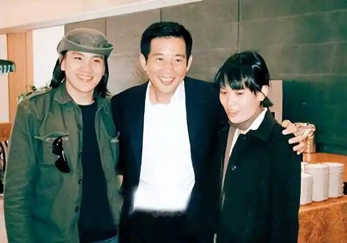 父亲是秦汉,母亲是邵乔茵,低调得像隐形人,近50岁还未婚_林青霞_事业