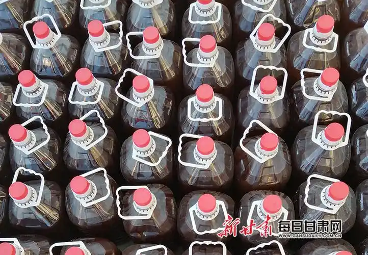 码放整齐的纯正荏油