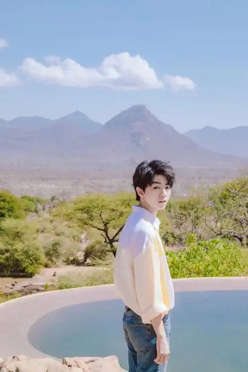 有没有王俊凯无水印的全面屏壁纸咧? - 知乎