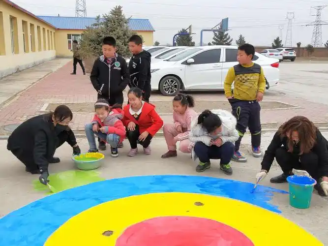 洮北区铁岭学校 "打造地面游戏.享受彩色教育"