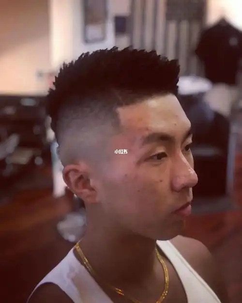 中频渐变男士短发#成都barbershop  #男生发型  #男士理发  #美式渐变