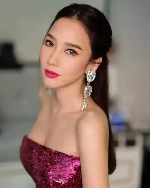 有人了解泰国女神aump吗?