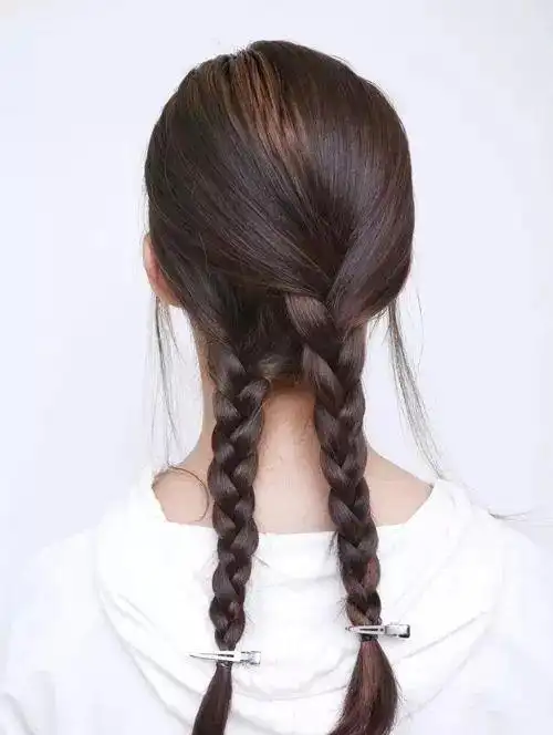 告别平庸精致的麻花辫扎出优雅时尚