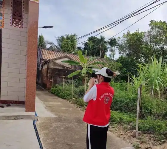 公坡镇新时代文明实践所开展返乡大学生参加自建房安全排查志愿服务