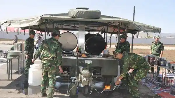 军迷们看看我军最先进的炊事车xct97a型