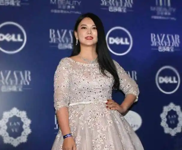 41岁李湘近照贵气十足,一个细节太可爱,8岁王诗龄超有范儿!