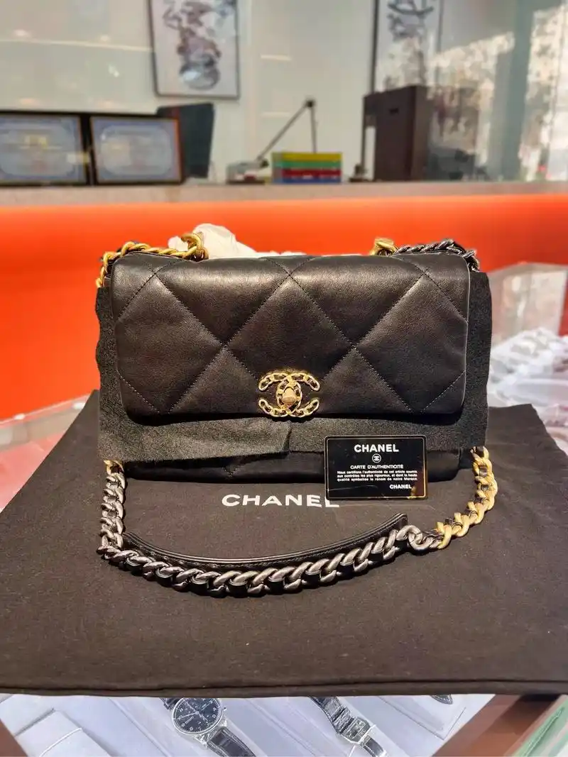 香奈儿19bag.全新闲置78chanel香奈儿黑色中号19b - 抖音