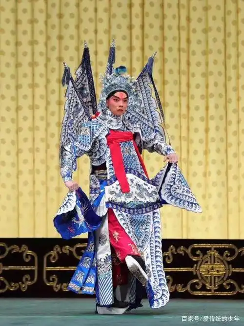 京剧演员谭正岩应该学一学奚中路,既然唱没有优势就尽可能少唱