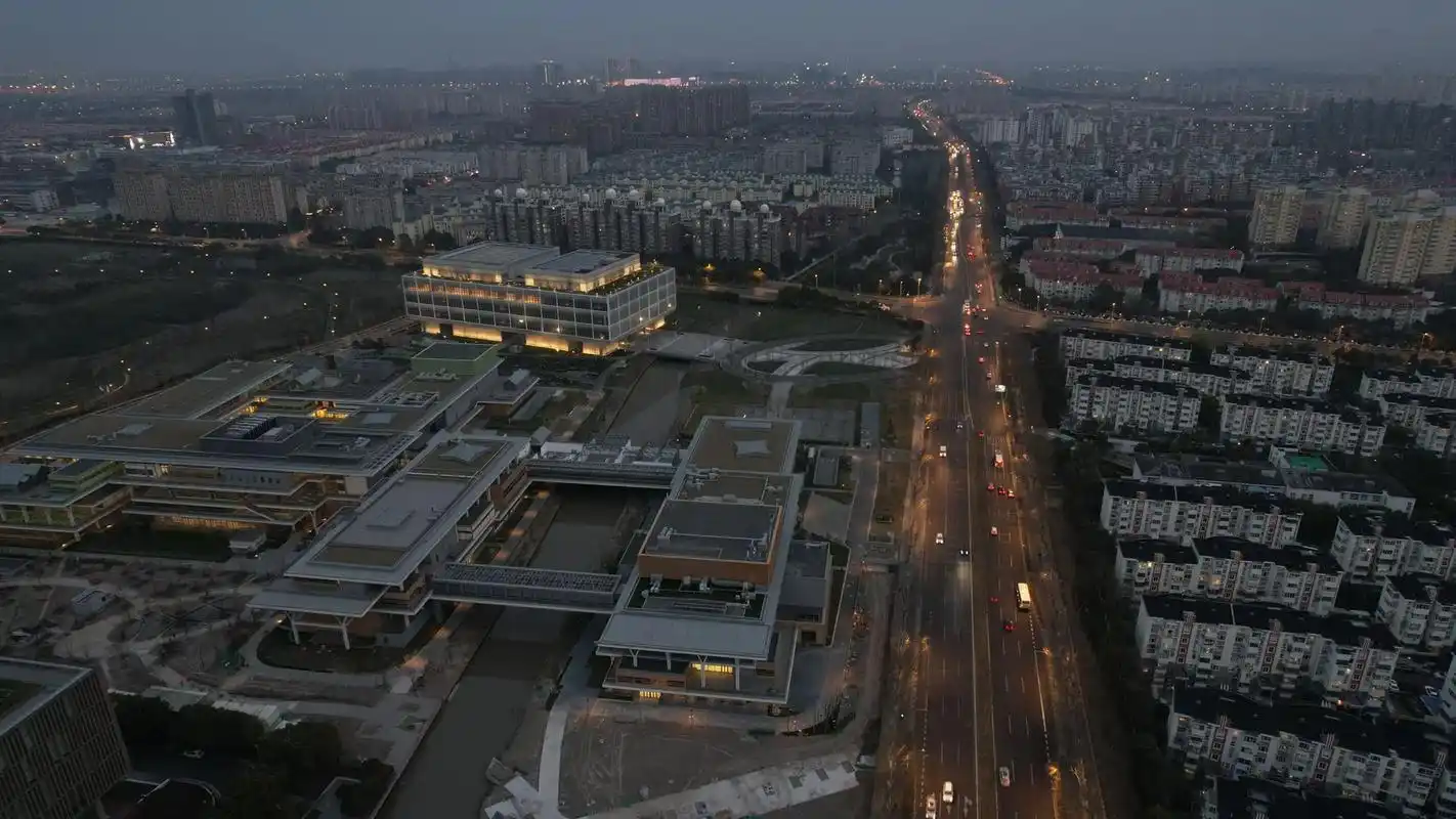 锦绣路下午6点#道路 #城市夜景灯光 #摄影 - 抖音