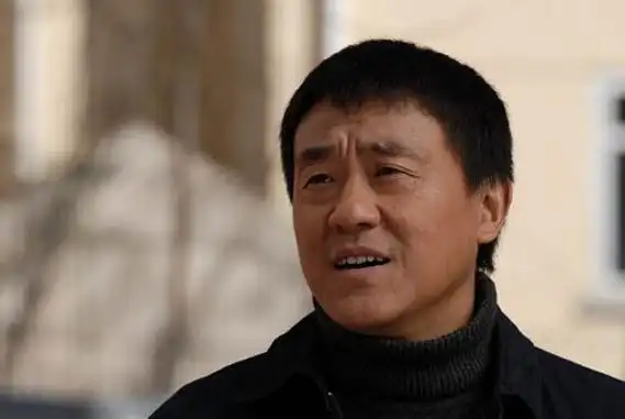 何冰生活中的妻子是李海洋吗 相识于微时低调相伴