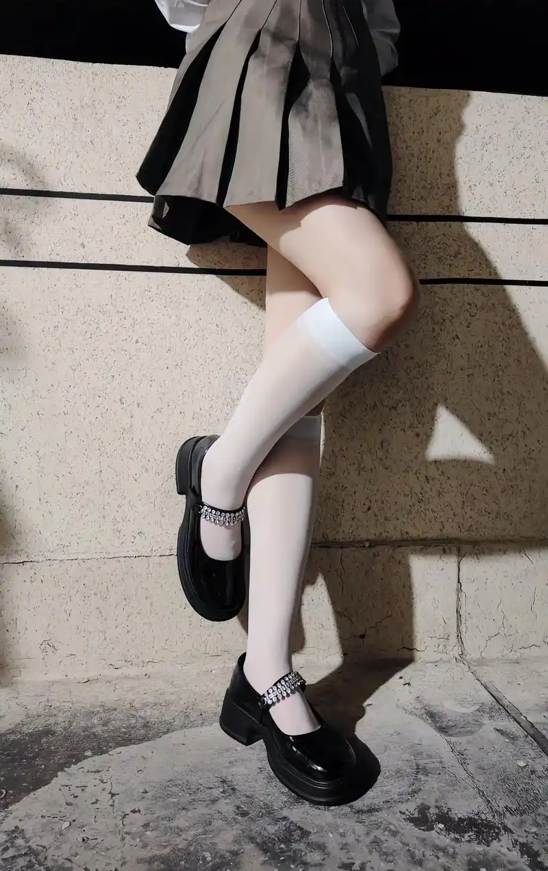 夜已静.伫立于岁月口,迷茫在尘世间 #大长腿 #jk制服 # - 抖音