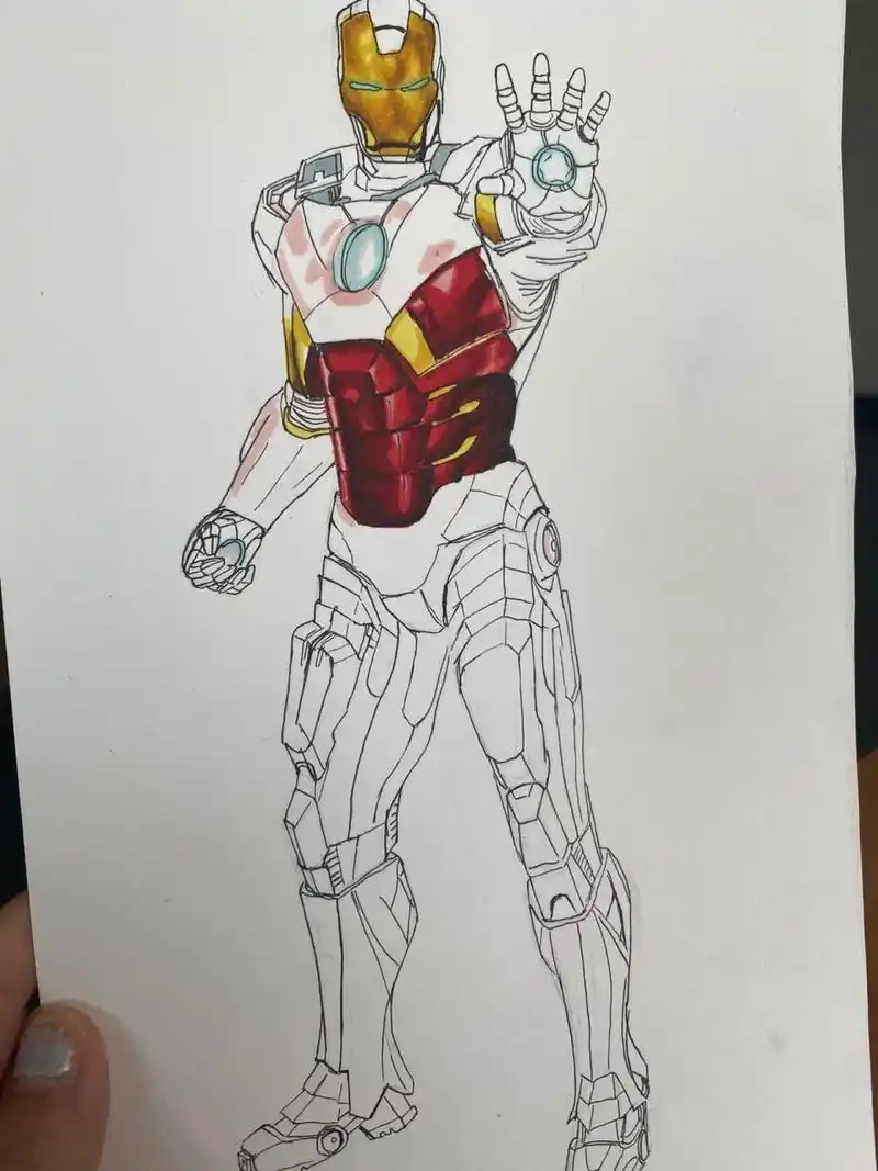 手绘钢铁侠 发个过程 油性马克笔很适合画金属材质 所以就尝试了一下