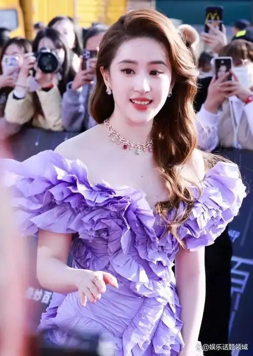 刘亦菲19岁就成为金鹰女神