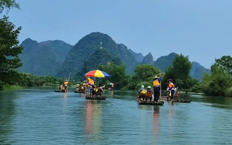 阳朔遇龙河漂流