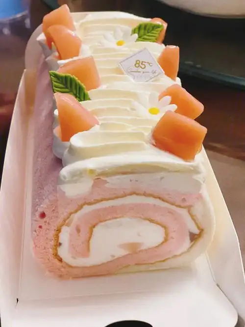 85度c新品桃桃瑞士卷超美蛋糕适合夏天