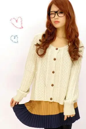 米色细条纹开衫