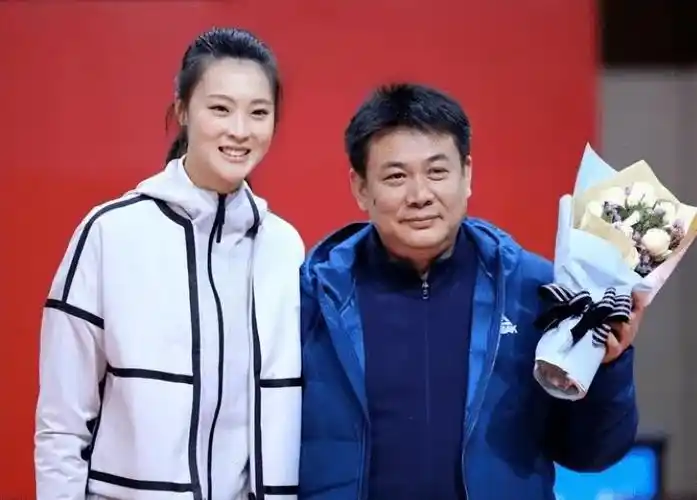 蔡斌个人资料:他担任女排主教练,妻子患有心脏病,一年时间就添了很多