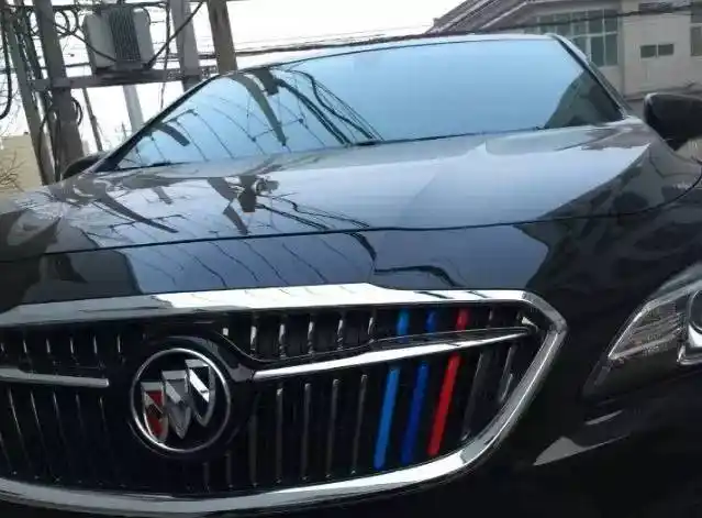 继壁虎车标后宝马m也被玩坏了