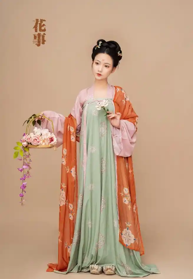 唐朝人的审美有多绝看看复原款汉服就知道了端庄又大气