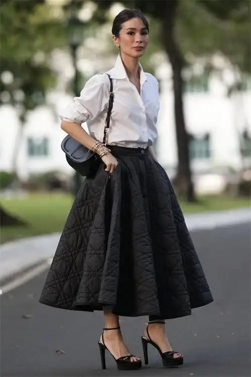 搭配,确实有很多选择和可能性,除了长裙的面料,选择适合40 女人的鞋子