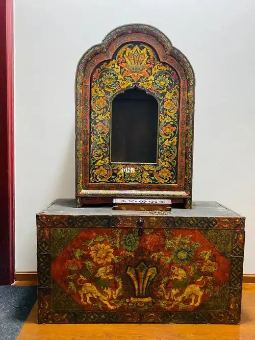 非常漂亮 体积非常大  空间感很好#收藏品  #藏式老家具  #藏式老家具