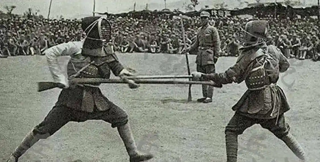 日本鬼子为何拼刺刀那么猛?都怪我们当时是土法炼钢刀刃很脆