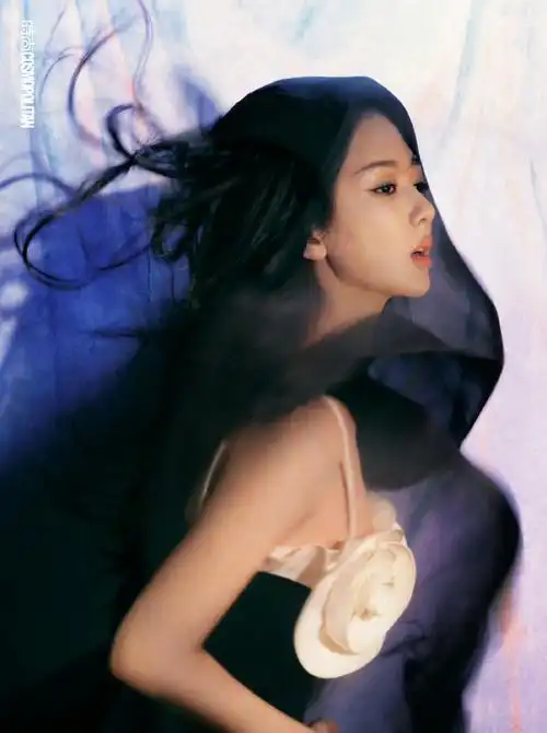 杨紫时尚cosmo封面##杨紫大片里的松弛感