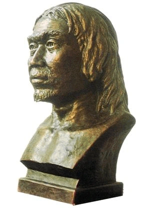 北京人头部复原像          山顶洞人头部复原像