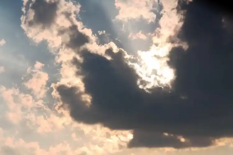 乌云遮日的天空750x1334分辨率下载,乌云遮日的天空,图片,壁纸,自然