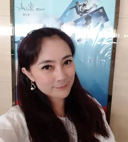 徐慧宣生有一儿一女,一家四口幸福快乐,让人羡慕不已.