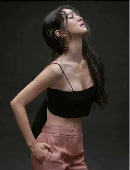 《虽然是精神病但没关系》,金秀贤败给了细腰胸大腿长的徐睿知_高文英