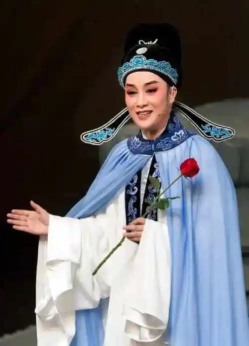 茅威涛越剧扮相