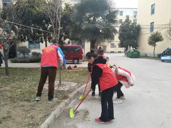 源汇区实验中学组织学生志愿者开展义务清扫活动