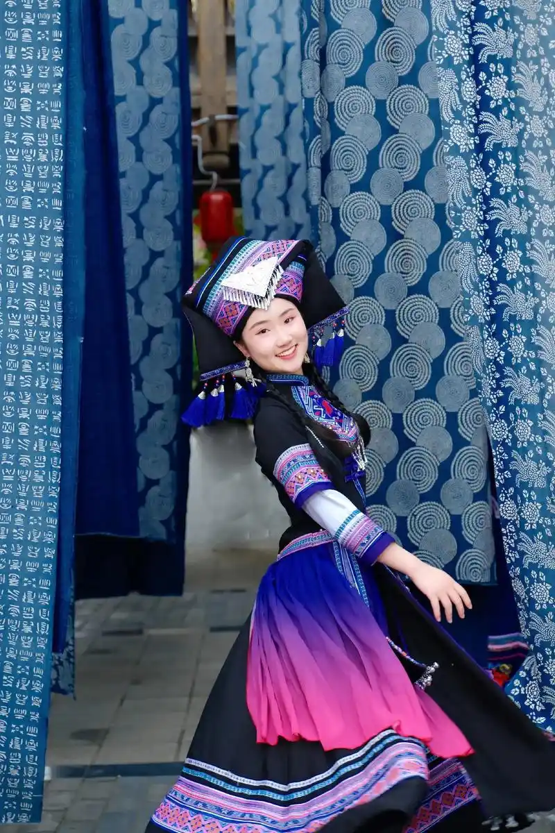 90壮族文化人像摄影,紫色更有韵味91.