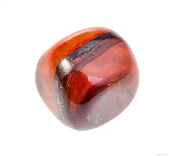 鸡肝石是一种稀有的宝石,又称为"红宝石中的皇后".