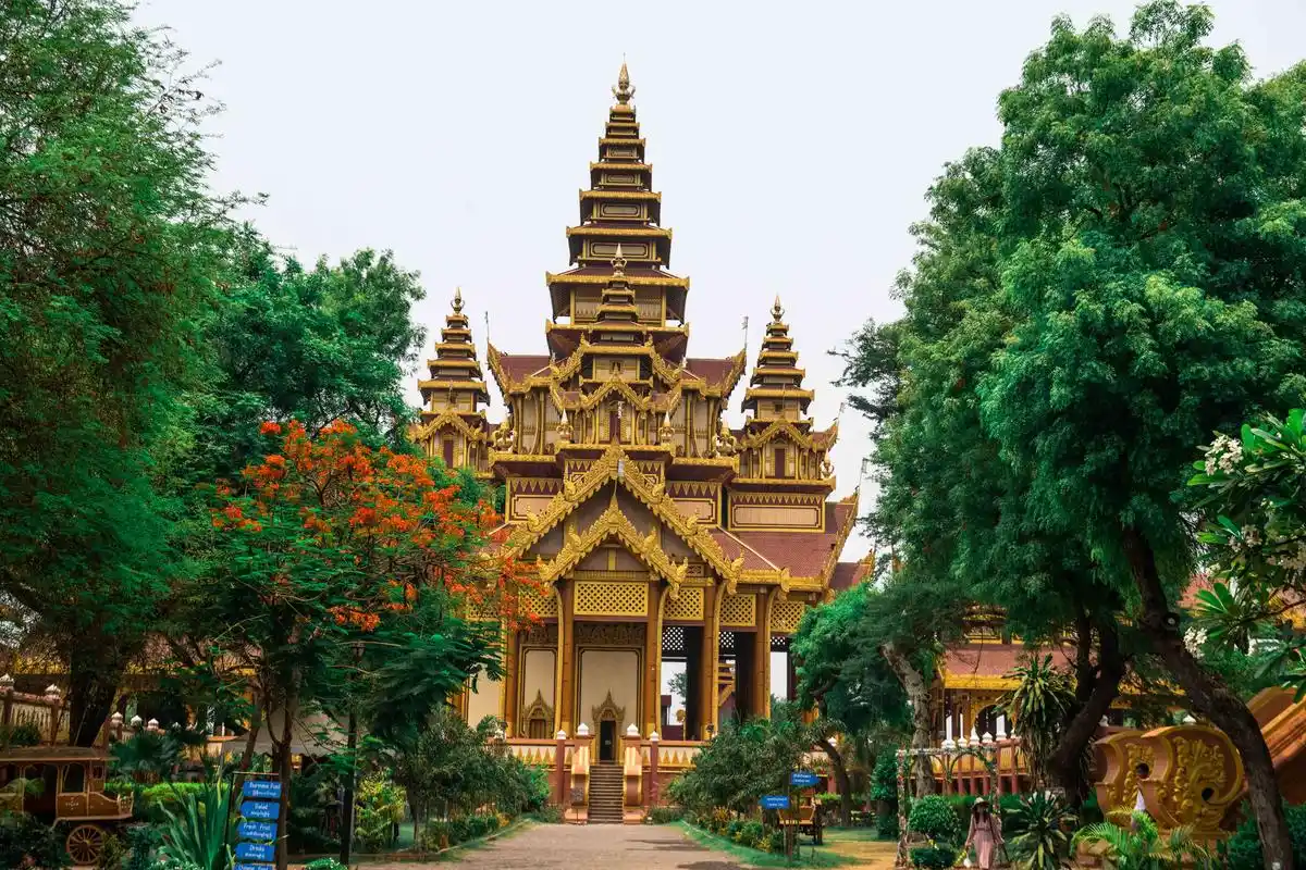 缅甸唯一收门票的景区,建筑超级奢华,来过的游客都表示很美!