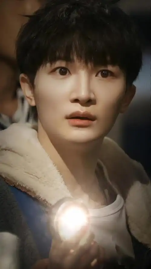 感谢时光让我遇见了周深,他对音乐的热爱,对生活的善良,对偏见的坦然