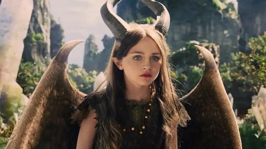 男子蹲下来发现了大楼的一个巨大秘密,看清后,被吓到了!