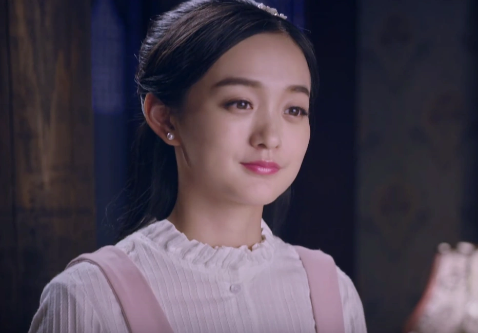 《烈火刀锋》何泓姗神态剧照,嘟嘴可爱忧郁神态最美,堪比赵丽颖