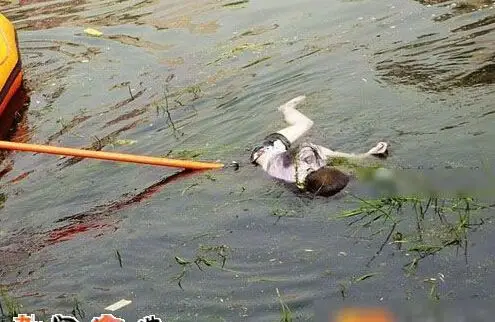 溺水漂亮女子身亡:溺水急救处理和预防注意事项