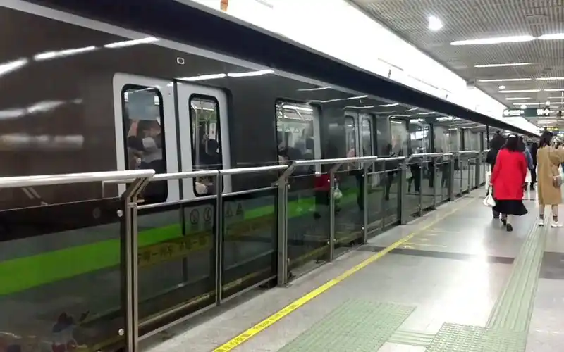 (上海地铁)上海地铁2号线绿灯侠02095出江苏路站