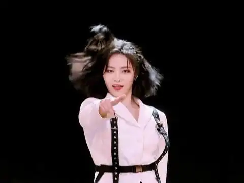 《青春有你2》许佳琪"破风"舞台超惊艳 帅气爆表燃炸舞台!