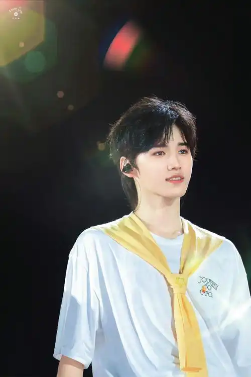 要多久才能忘掉!我好爱babysong拍的图!#宋亚轩理想之途演唱会