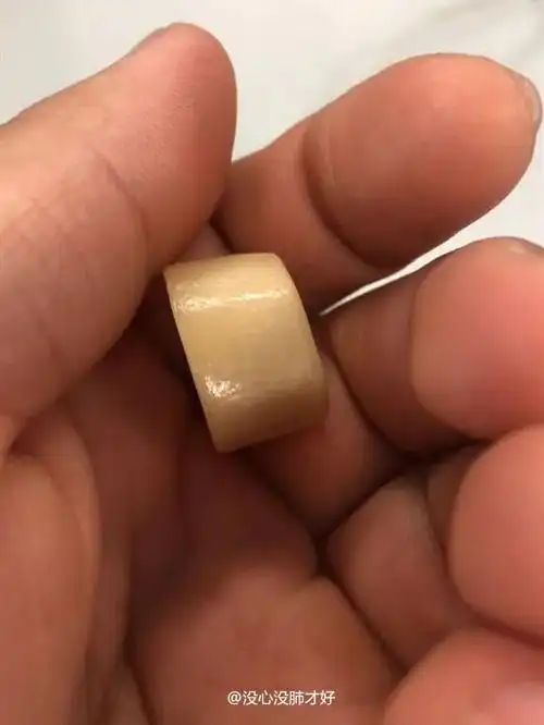 羊骨的话,吃一盆带骨头的羊肉,或是吃一根烤羊腿,基本就能得到了,比起