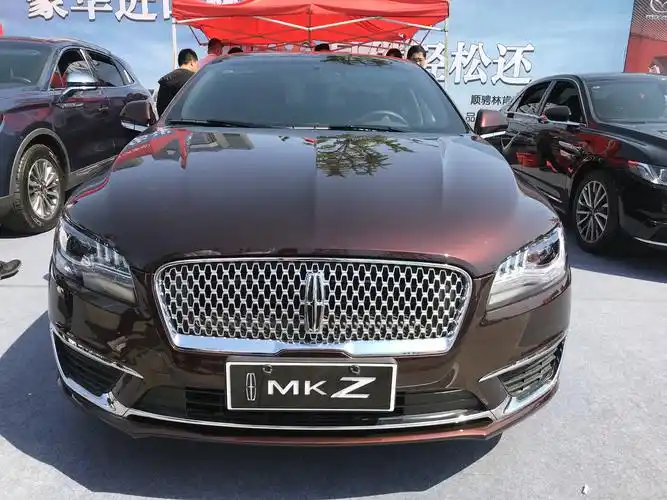 以2020年推出的林肯mkz为例,这款中型车的车身尺寸颇为宽敞,长达49